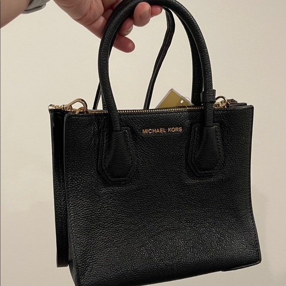 Michael Kors Mercer Medium Pebbled Leather Crossbody Bag- Black Gold Accents - Picture 8 of 12